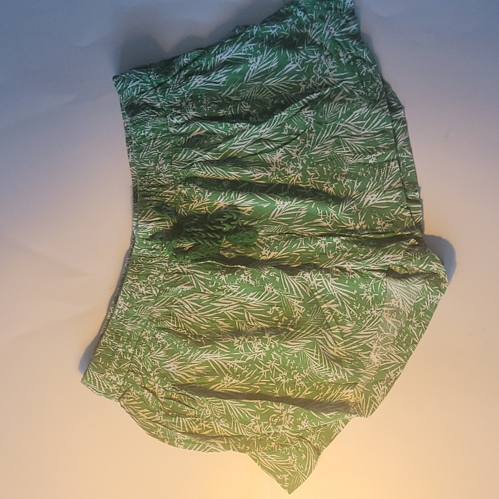 Women Green and White Beach shorts size Medium - Picture 1 of 2